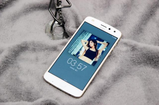 motoz2play参数配置（motoz2play值不值得购买）(1)