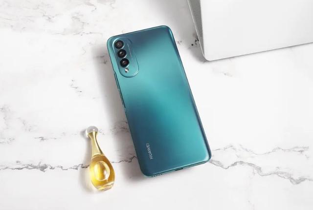 华为千元机哪款性价比高（3款千元段位超能打的华为手机）(3)