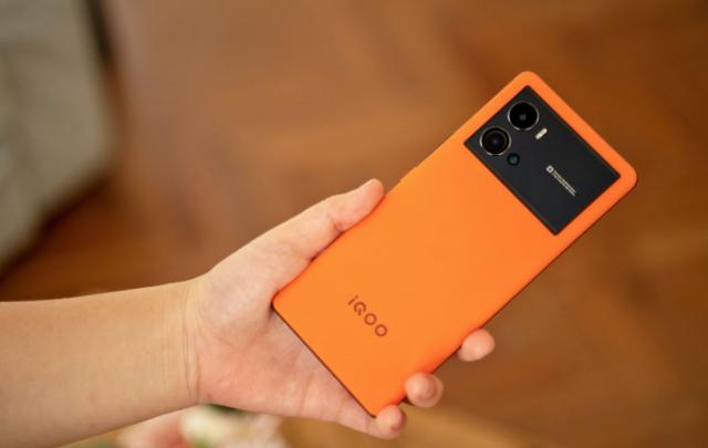 什么手机玩游戏性能好（既能打游戏又实用的4款手机推荐）(3)