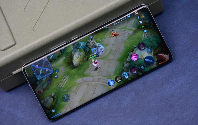 什么手机玩游戏性能好（既能打游戏又实用的4款手机推荐）(1)