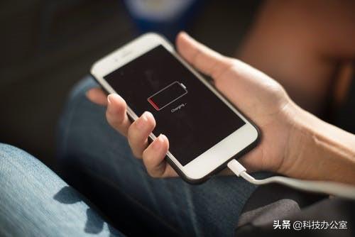 苹果手机怎么充电对电池好(iPhone手机充电方面的小技巧)(1)