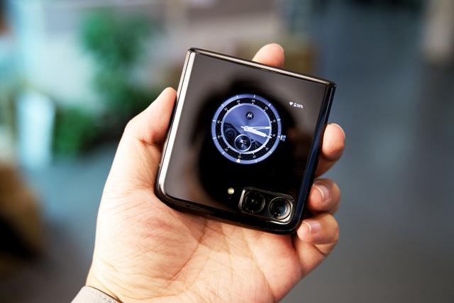 motorazr折叠手机怎么样（moto razr 2022深度评测）(2)