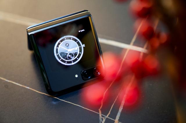 motorazr折叠手机怎么样（moto razr 2022深度评测）(1)