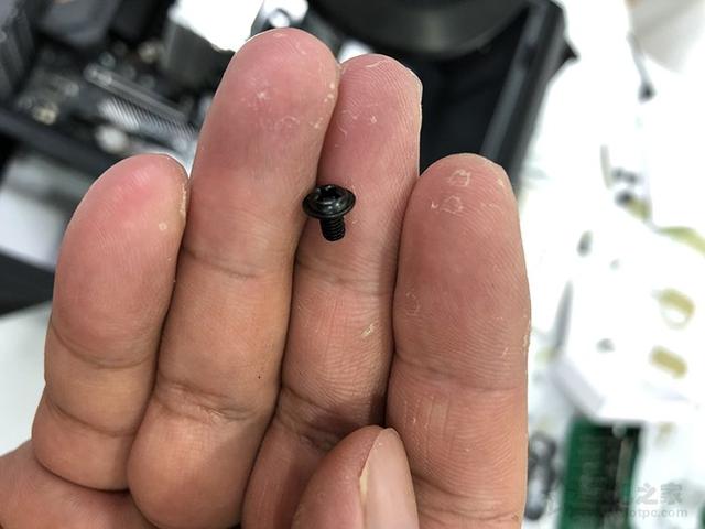 电脑主机怎么组装（diy电脑组装教程图解详细步骤）(60)