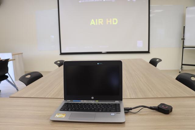 笔记本电脑可以投屏到电视上吗（电脑无线投屏到投影仪的最佳方法）(14)