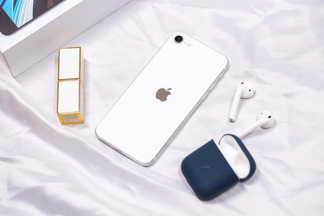 iphonese2配置参数(iphonese2深度评测)(1)