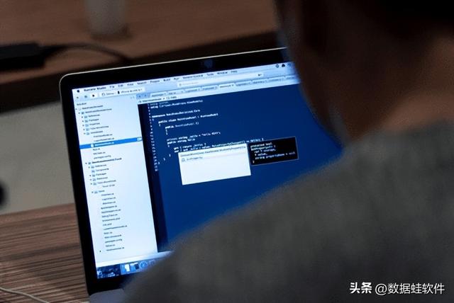 电脑开不了机显示英文怎么办（电脑开机出现英文字母解决方法）(2)