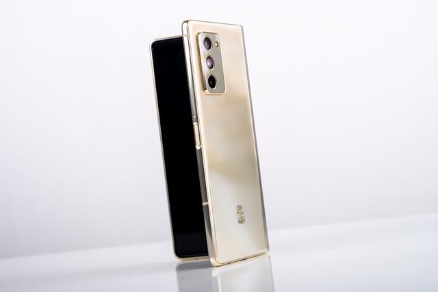 三星双卡双待手机哪款好（三星w21 5g手机深度测评）(2)