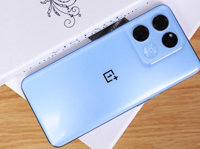 老年人手机哪款好耐用（4款适合老年人的千元机推荐）(7)