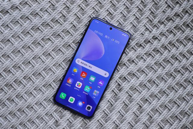 哪款手机好用性价比高（4款目前公认“无差评”的手机）(7)