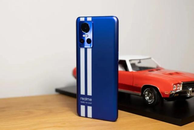 哪款手机好用性价比高（4款目前公认“无差评”的手机）(6)