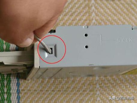 电脑光驱弹不出来怎么办（光驱弹不出来维修教程）(5)