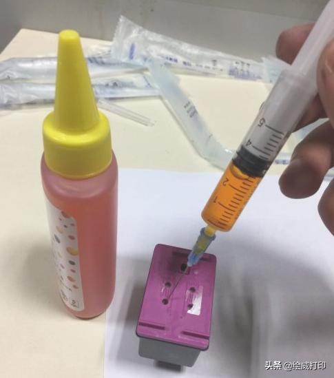 打印机没墨了怎么加墨（打印机加墨水的正确方法）(7)