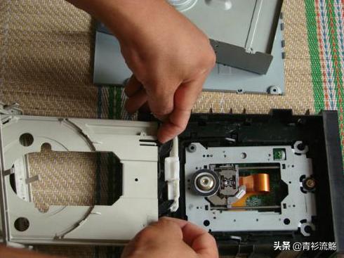 电脑光驱弹不出来怎么办（光驱弹不出来维修教程）(7)