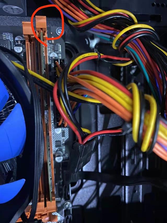 开机显示器没反应怎么回事（电脑开机无显示解决办法）(4)