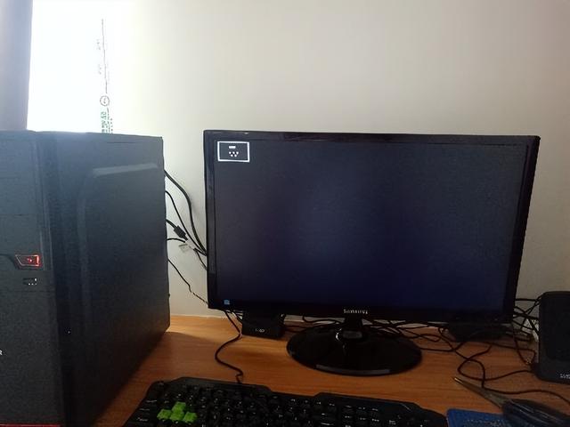 电脑突然死机后无法开机咋办（电脑不开机的原因及解决方法）(2)