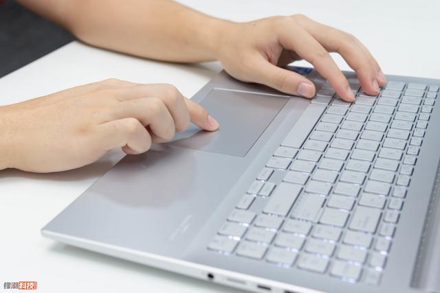 华硕显卡怎么样（华硕无畏Pro15 2022评测）(16)