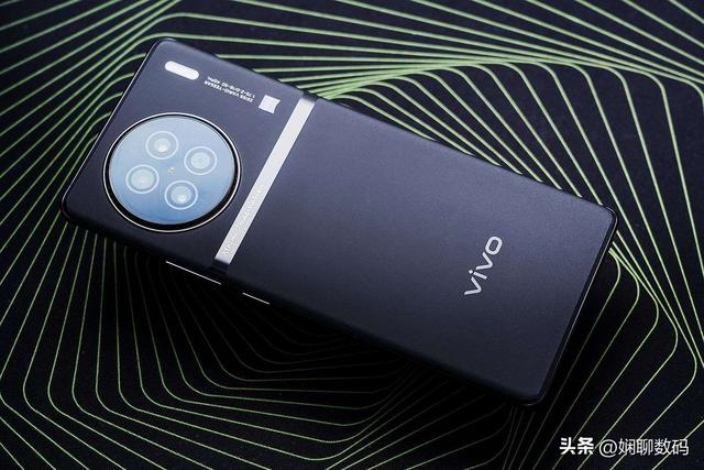 手机买什么好（这3款手机性价比很高）(3)