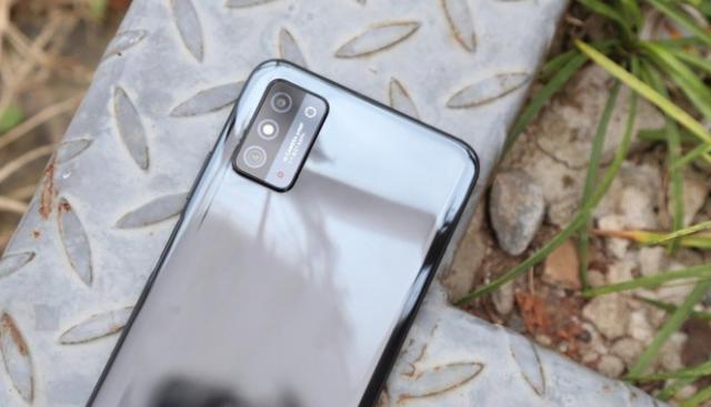 适合老年人的手机有哪些（3款适合送长辈的手机推荐）(2)