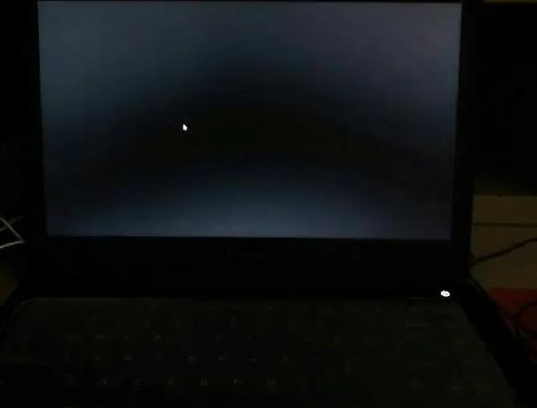 联想电脑电源灯亮着开不了机怎么办（笔记本只亮电源灯不开机解决方法）(1)