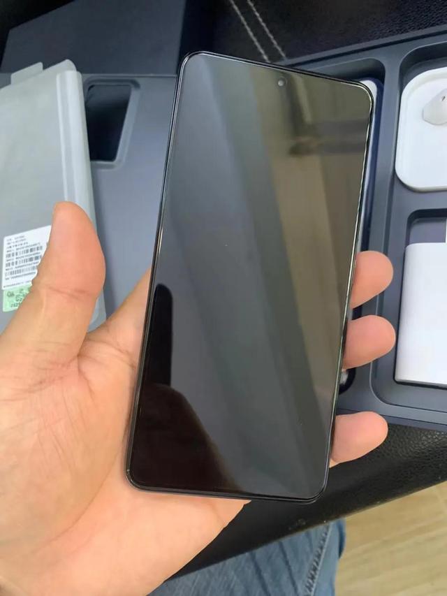 怎么贴手机膜（手机贴膜的正确方法）(5)