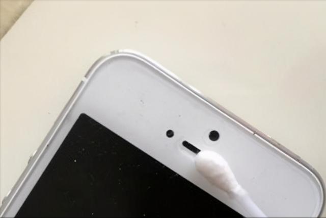 苹果手机听筒怎么清理污垢(手机听筒堵塞解决方法)(2)