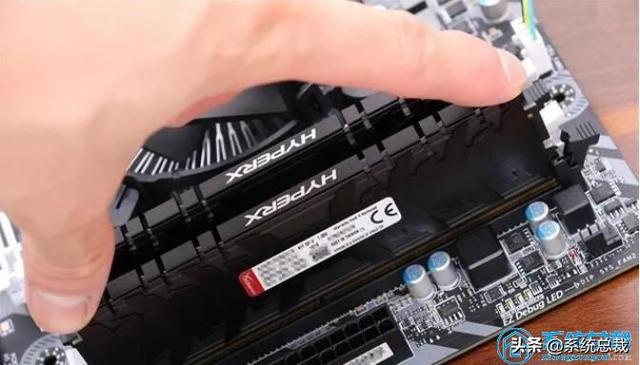 电脑开机显示器黑屏怎么回事（电脑显示器黑屏的解决方法）(4)