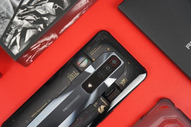 红魔是什么牌子的手机（红魔7氘锋透明版评测）(1)