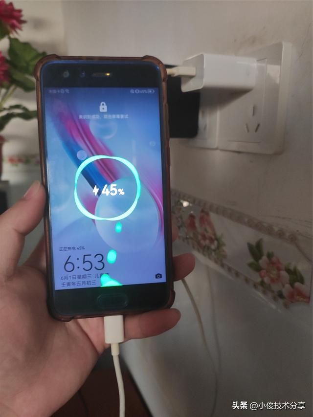 边充电边玩手机对电池有影响吗（边玩手机边充电是不是会损害电池）(2)