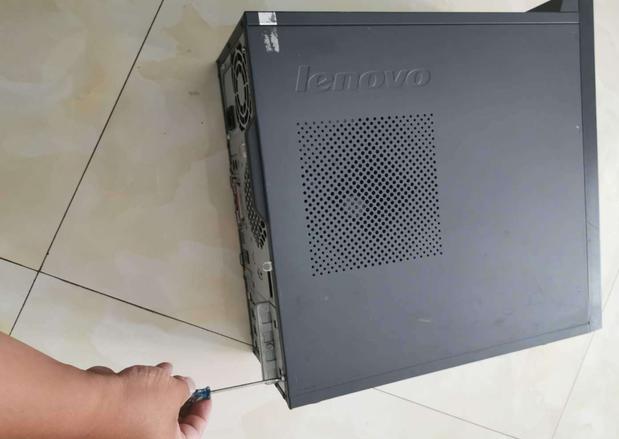 显示屏无信号黑屏怎么办（电脑显示器黑屏无信号原因及解决方法）(3)