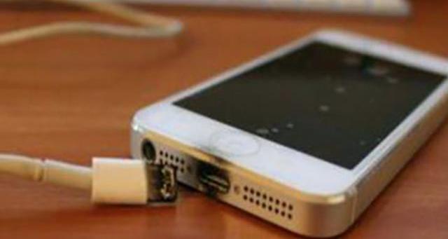 手机老发热怎么回事（手机越来越容易发烫是什么原因）(4)