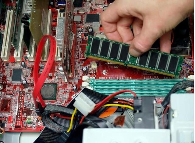 电脑显示屏无信号怎么办（显示器没信号的解决办法）(2)