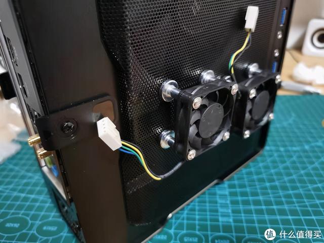 主机机箱风扇怎么装（关于加装机箱风扇的几种固定方法）(15)