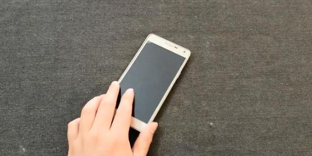 手机老是发烫怎么回事（学会这几招搞定手机发热问题）(1)