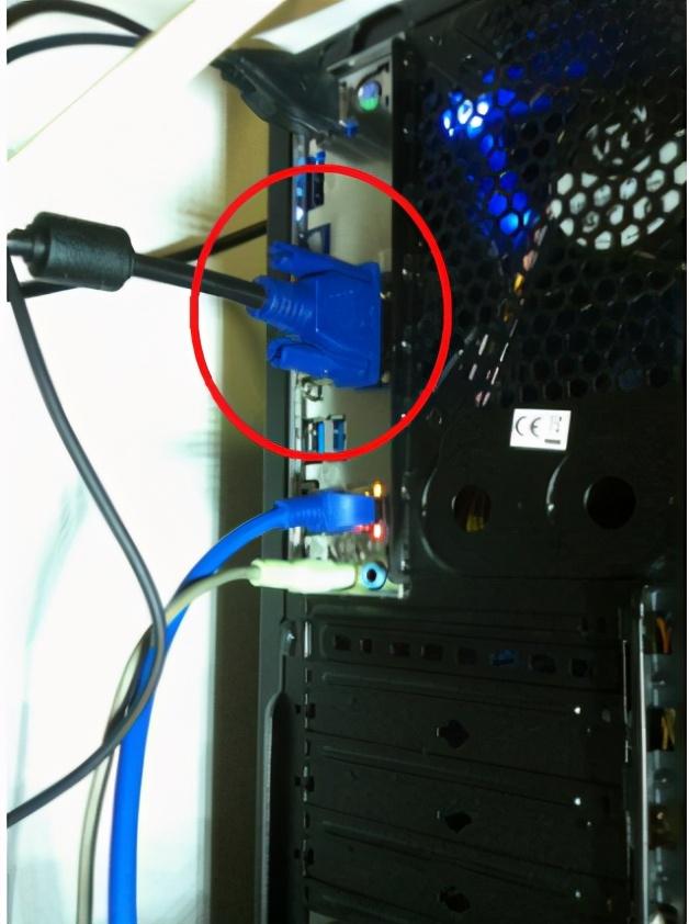 电脑开机显示屏不亮怎么解决（电脑主机亮屏无反应是什么原因）(2)