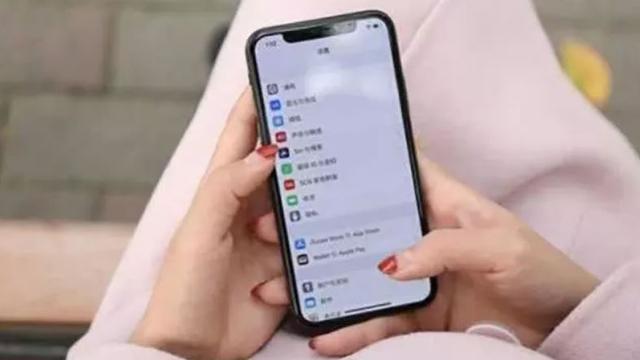 手机用着用着就黑屏怎么回事（手机突然黑屏的解决办法）(6)