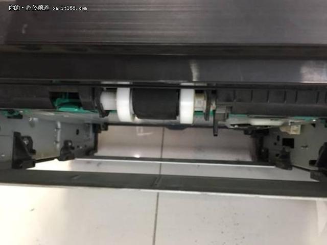 打印机显示卡纸怎么解决（打印机卡纸的原因及解决办法）(3)
