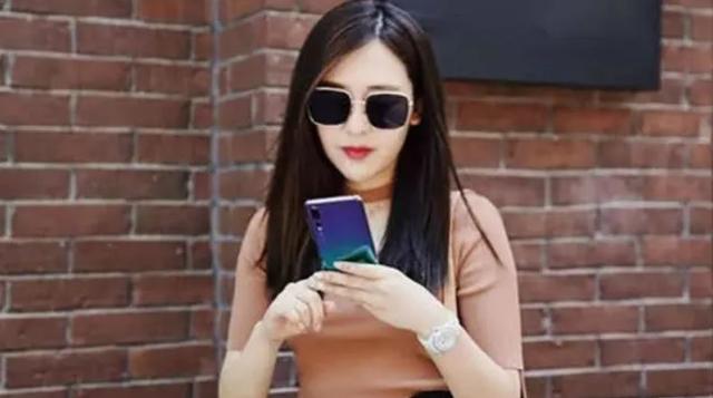 手机用着用着就黑屏怎么回事（手机突然黑屏的解决办法）(7)