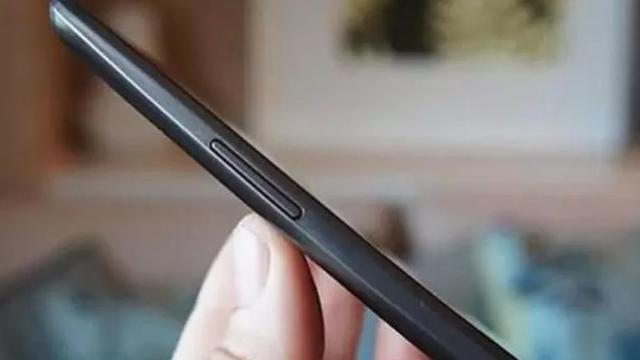 手机用着用着就黑屏怎么回事（手机突然黑屏的解决办法）(4)