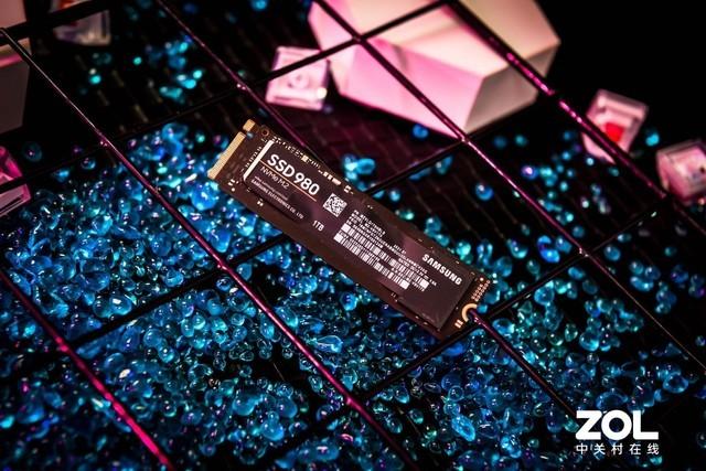 固态硬盘什么牌子好（值得入手的SSD就这仨）(1)