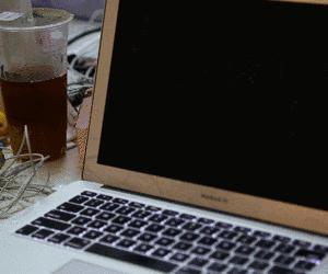 电脑屏幕怎么清洁（电脑屏幕脏了该怎样正确擦拭）(8)